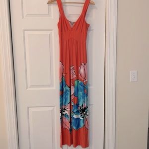 Excellent condition. Neiman Marcus V Neck Maxi. Peach/coral colored floral.